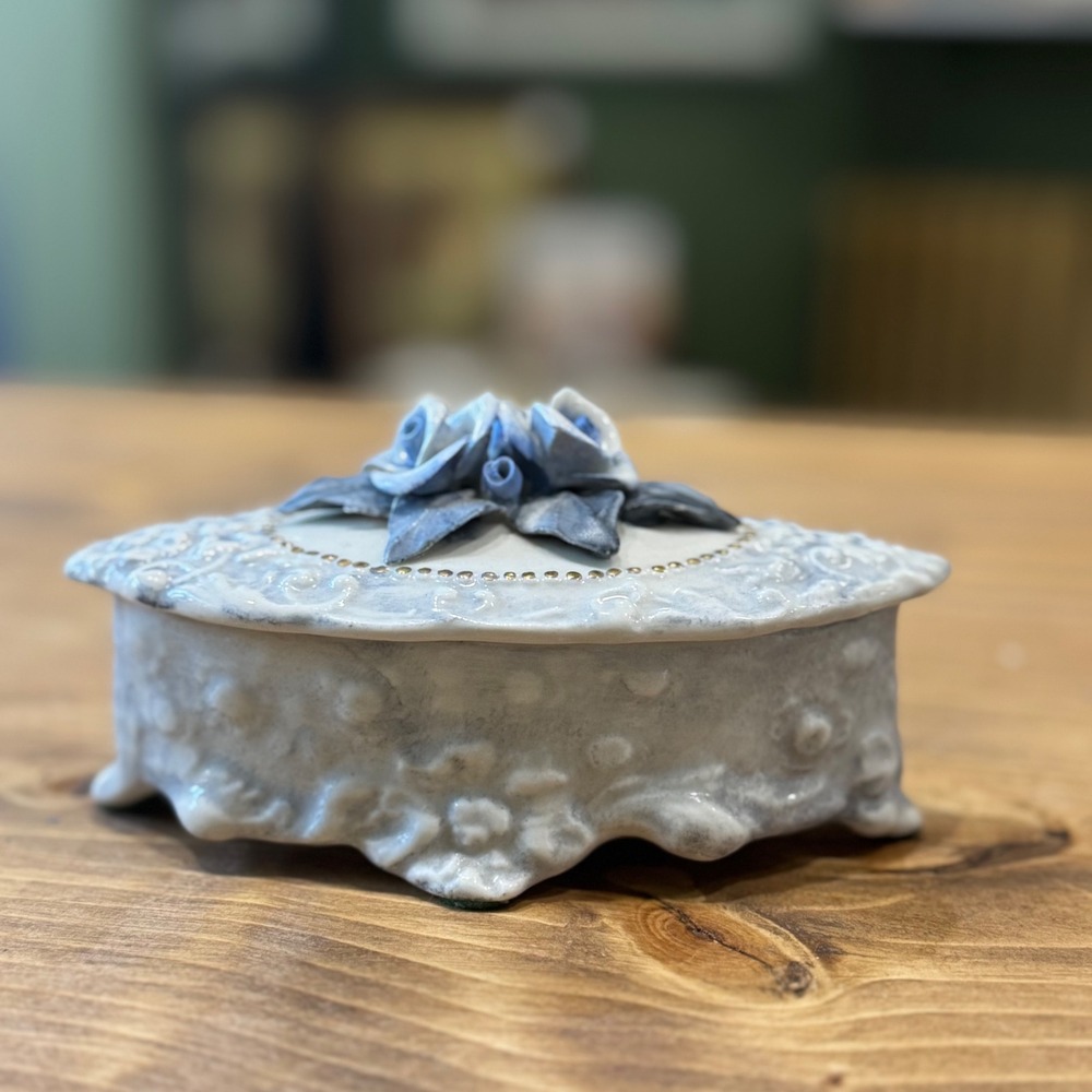 Antique Corday White Porcelain Oval Trinket Box 3D Floral Lid Victorian Rare - Picture 10 of 12